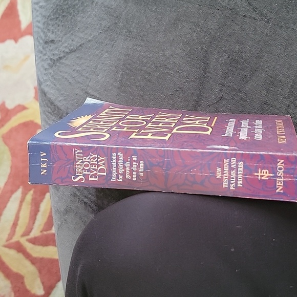 Serenity for Every Day: NKJV: New Testament; Pslams; and Proverbs ( paperback) - Picture 2 of 5